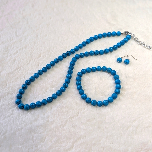 Vintage Blue Howelite Beaded Jewelry Set, Necklace, Bracelet, & Earrings - Picture 10 of 10